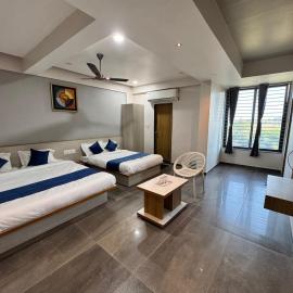 Hotel Jb Classic, khách sạn ở Himatnagar