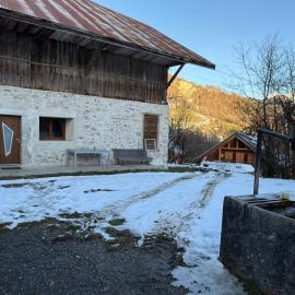 Maison a 20 km des pistes 74210, hotel in Saint-Ferréol