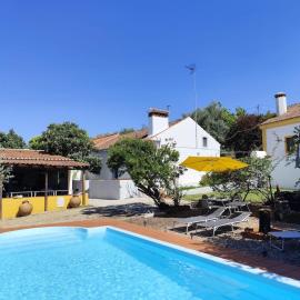 Costas Guests, hotel u gradu Sardoal