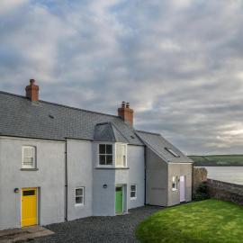 Yellow Cottage - 2 Bedroom Cottage - Dale, Hotel in Dale