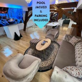 La Luna Royal Deluxe Luxury House with Pool & Jacuzzi, Bikes and Secured Parking, hotel sa Našice
