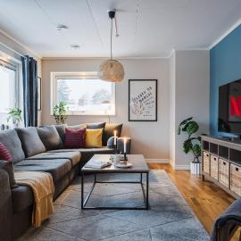 Guestly Homes - Spacious Top Floor 2BR Residence, ξενοδοχείο σε Luleå