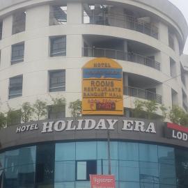 Hotel Holiday Era Opposite Railway Station, hotel di Aurangabad