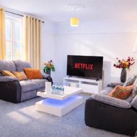 The Freemantle Residence I 3 Bed Flat I Close to City Centre I Private Parking I