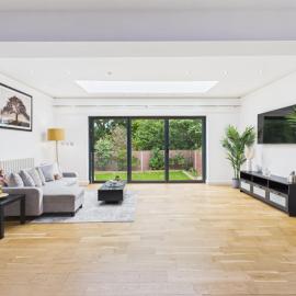 Modern 4BR House, Spacious, Garden, Free Parking, hotel u gradu Purley
