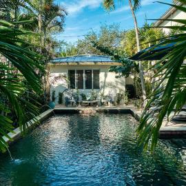 Charming Studio w Pool One Mile to Beach Pets Welcome