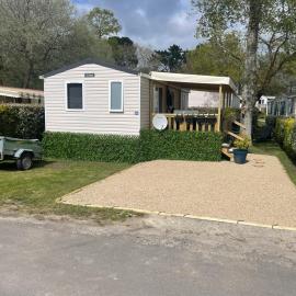 Charmant mobil-home Pont-Aven، فندق في بونت-آفين