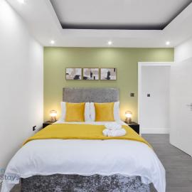 Large Comfy 4 Bedroom House, Ideal for Workers, FREE Parking, hotel Coulsdonban