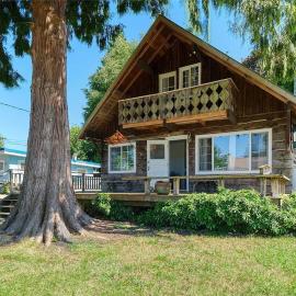 Charming and cozy cottage at Maple Beach
