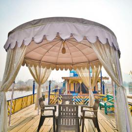 Dolphin houseboat