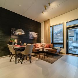Le Chalet Lingonberry D3 Ski-in Ski-out, Hot Tub by Aavalevi