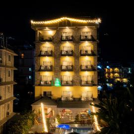 Hotel Dashain, hótel í Pokhara
