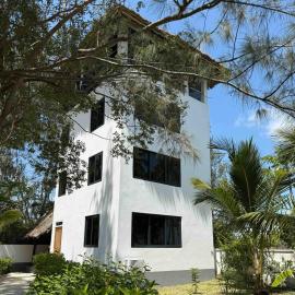 Watertower by Manolo Beach Resort，烏羅阿的飯店