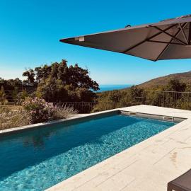 Villa in Hanglage mit Pool und Meerblick, hotel a Mošćenice