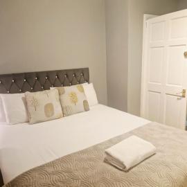 King Edward 3 bed house ideal for contractors