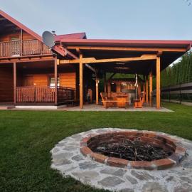 Ranczo Bieszczady 2 - Domek z Sauną i Jacuzzi – hotel w mieście Mrzygłód
