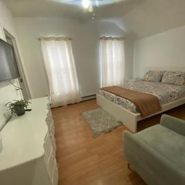 Spacious Private Room with Private Bath, hotel en Paterson