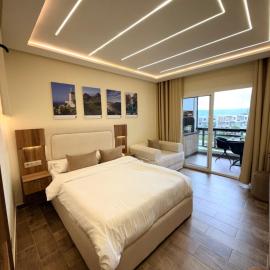 Chic studio with balcony, quiet & bright