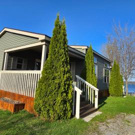Lake Front Dream Cottage Resort!!! W-5 Star Golf Course!!, hotel u gradu 'Keene'