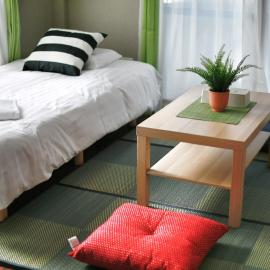 QU202 Japanese-Style 2BR Home near Koiwa, 3 Single Beds and 1 Floor Futon, Sleeps 4