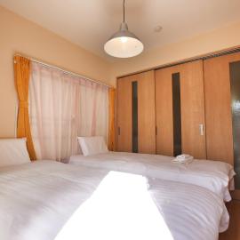QU201 2BR Home, 6 Min to Koiwa, JR Chuo-Sobu Line, 1 Double Bed and 2 Single Beds