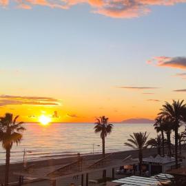 Beachfront studio with sea views, hotel en Torrox Costa