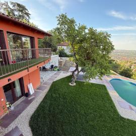 Brand New House with beautiful View, hotel v destinaci Pécs