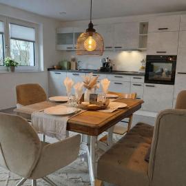 Moderne Wohnung mit privater Terrasse nahe Schwarzwald & Baden-Baden, hotel em Kuppenheim