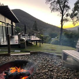Sunset View House - Rustic Outdoor Bathhouse, Walk to Town