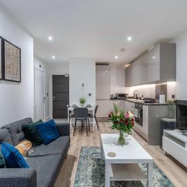 Modern 1-Bed Apart in Central Solihull near NEC