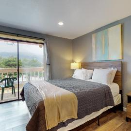 Sea Treasures Inn #211, хотел в Рокълей Бийч