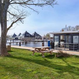 Welcome in - Houseboat Agua Dolce met tuin, Paviljoenwei 4, Sneek - Offingawier, Hotel in Offingawier