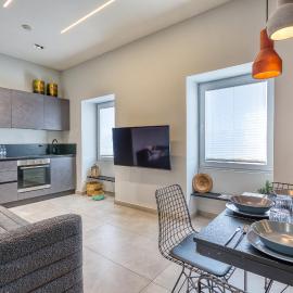 Stylish 1-Bedroom Apartment Just 5 Minutes from Valletta by Ferry, hotel in Mosta