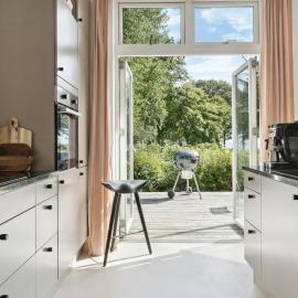 Modern Family Home By The Sea With Activities, hotel en Nysted