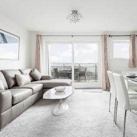 Beach Point - Stunning Harbour Views from Balcony