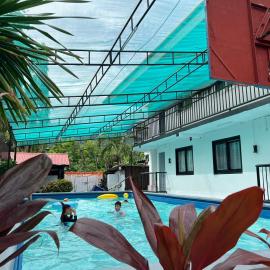 Resort safari hot spring, hotel in Calamba