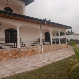 Lou et Hans Deluxe, khách sạn ở Yaoundé