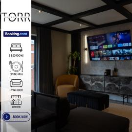 Stylish 3BDR House By Torr Property Group Short Lets & Serviced Accommodation With Private Garden & Free Parking Worcester, hotel in Henwick