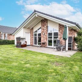 Zum Lorendamm 74 - Ferienhaus mit Kamin und Sauna, hotel in Dagebüll