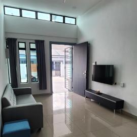 Spacious 4 bedroom homestay, hotelli kohteessa Mersing