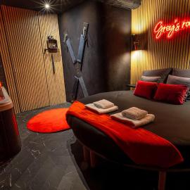 Grey's Room - Suite Sensuelle - SPA privatif, хотел в Pia