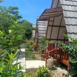 Villa Raflesh Inn By Four G, hotel u gradu Labuan Bajo