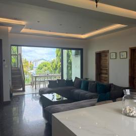 Luxury 5BR Penthouse with Rooftop Pool & Sea View A 2 Min Walk to Trou aux Biches Beach, hotel in Pointe aux Biches