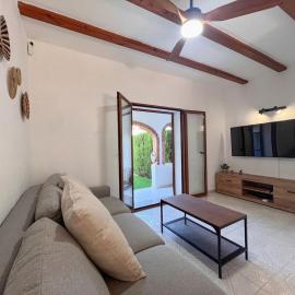 La casita de Toni en las Rotas Denia con jardín y piscina
