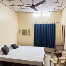 SriI Kanya Lodge, מלון בMandapeta