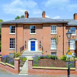 Exceptional Spacious Town Centre Apartment with Parking 110 Square Metre