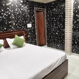 Braj Darshan Bhawan, hotel en Jāmb