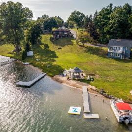 Private Beach, 3,000 Sq Ft: Murray Lake Retreat!, hotel in Lowell