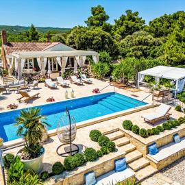 Holiday Home Villa Mutnik by Interhome, מלון בMirce