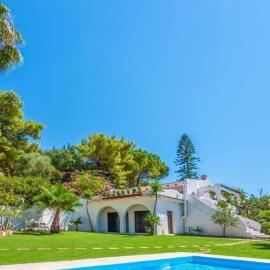 Astarte Villas - Hacienda Beach Villa، فندق في أليكيس